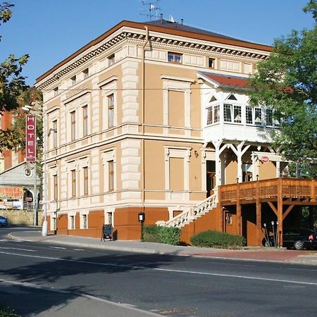Hotel Mertin Chomutov Esterno foto