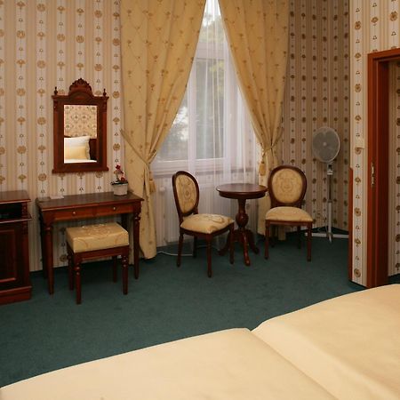 Hotel Mertin Chomutov Esterno foto