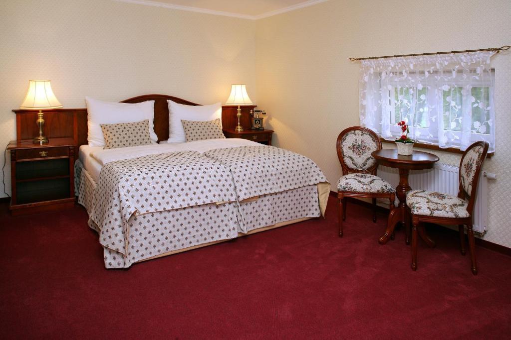 Hotel Mertin Chomutov Esterno foto