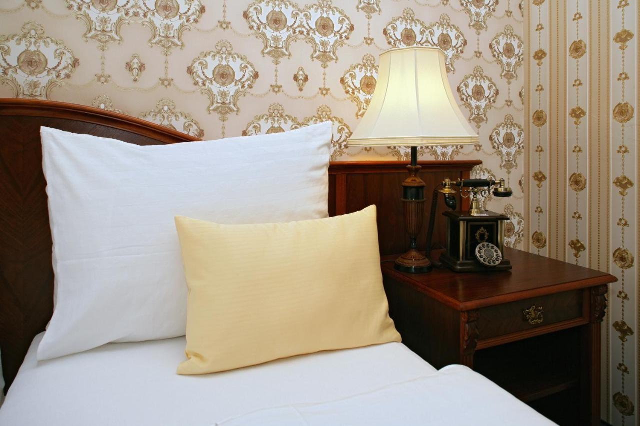 Hotel Mertin Chomutov Esterno foto