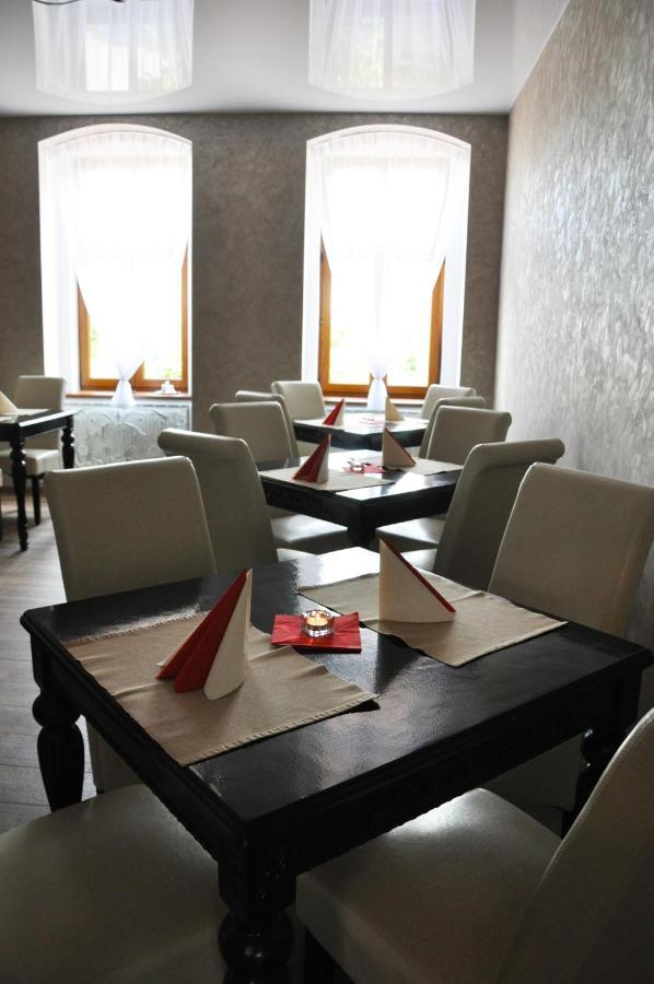 Hotel Mertin Chomutov Esterno foto