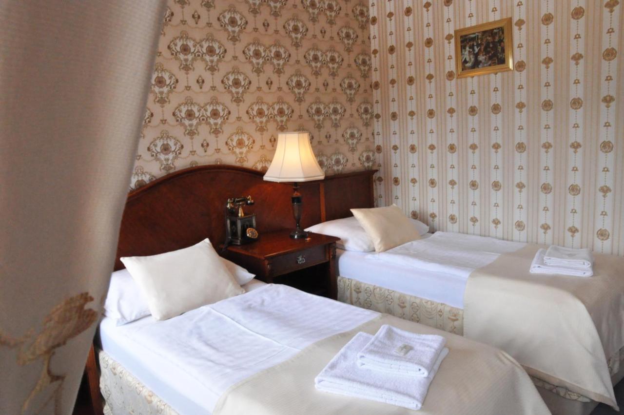 Hotel Mertin Chomutov Esterno foto