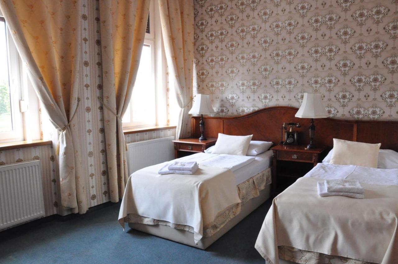 Hotel Mertin Chomutov Esterno foto