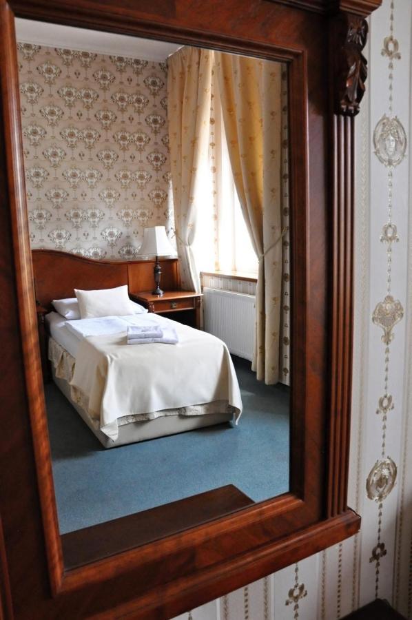 Hotel Mertin Chomutov Esterno foto